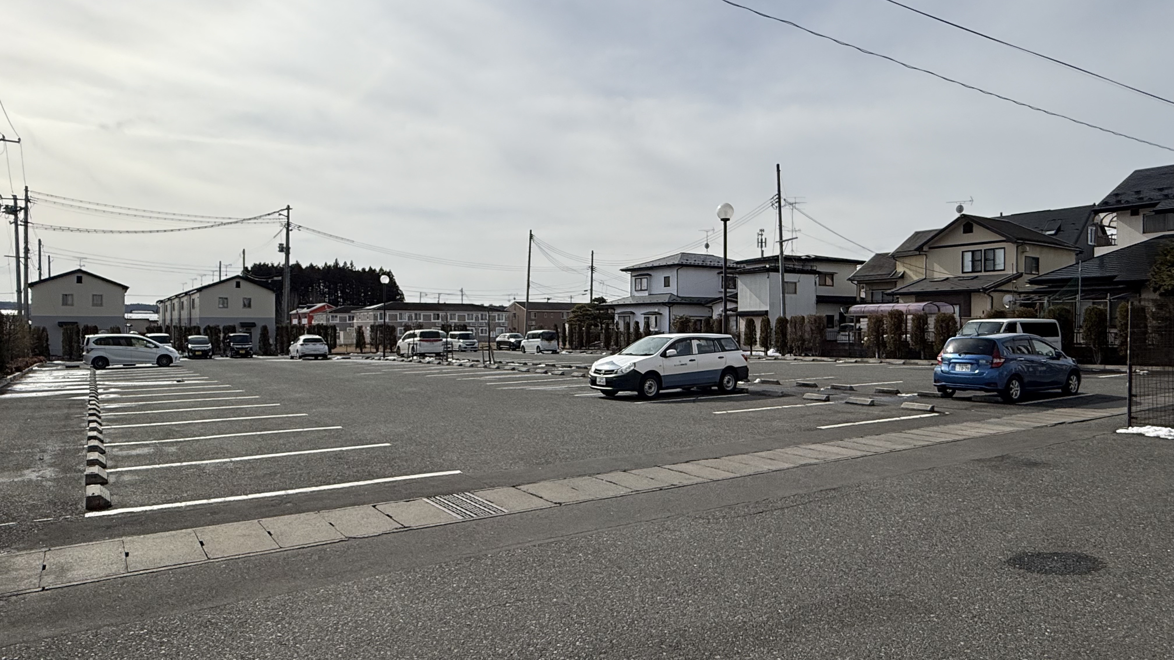 《無料平面駐車場》先着順／114台