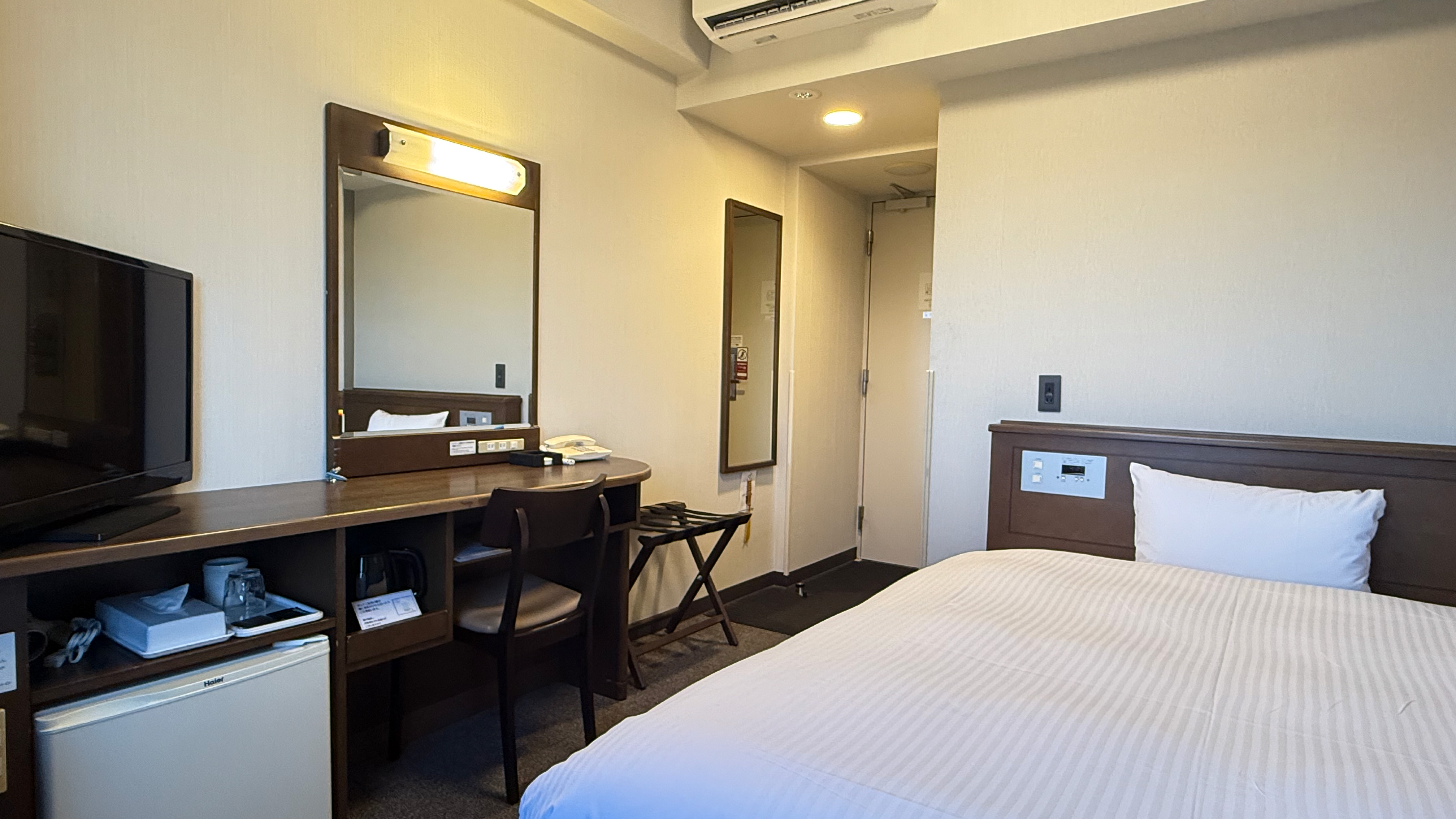 《スタンダードシングル》デスクワークも快適です