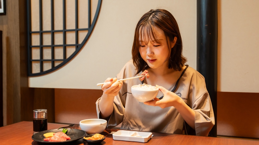 【夕食】焼肉　南大門では料理長が厳選した国内産最高級の牛肉をご堪能いただけます。