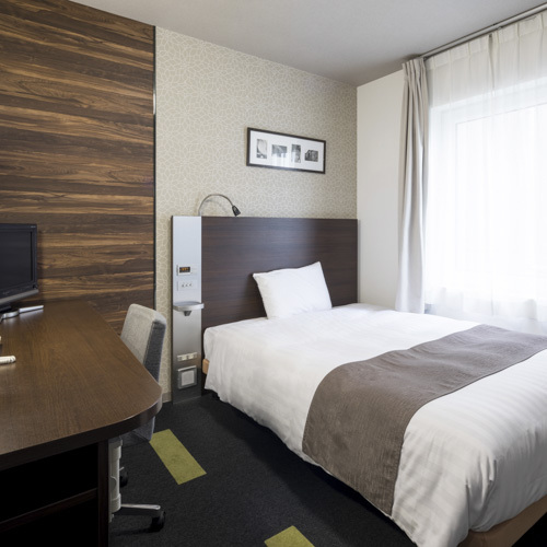 ◆ダブルスタンダード◆ベッド幅140センチ◆広さ15平米◆