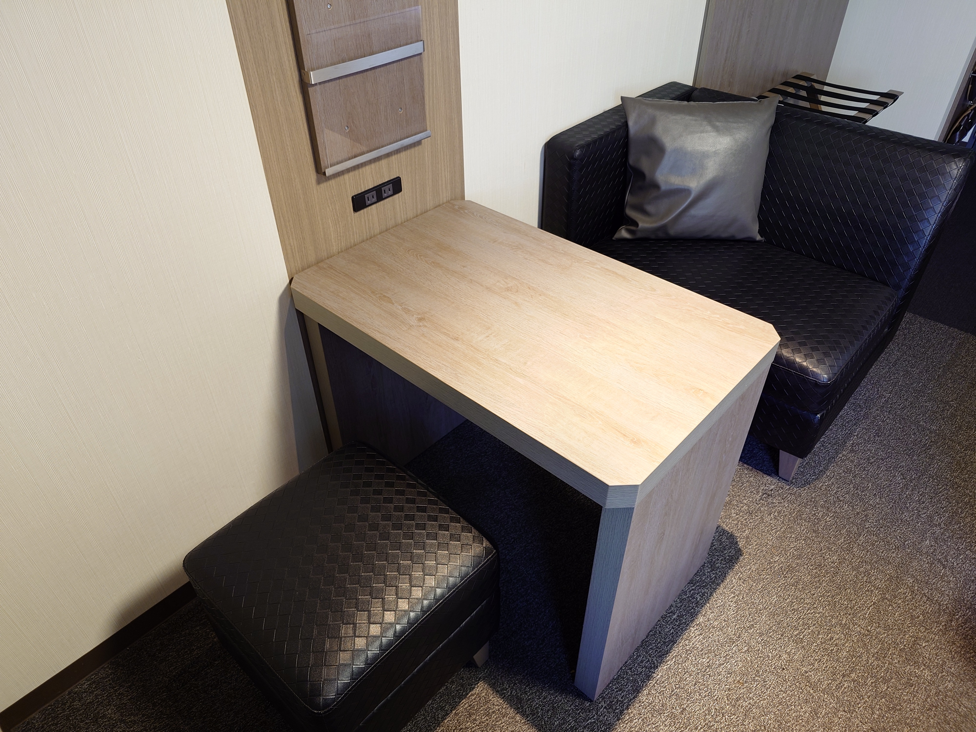 グランドアネックスツイン　ソファー・デスク