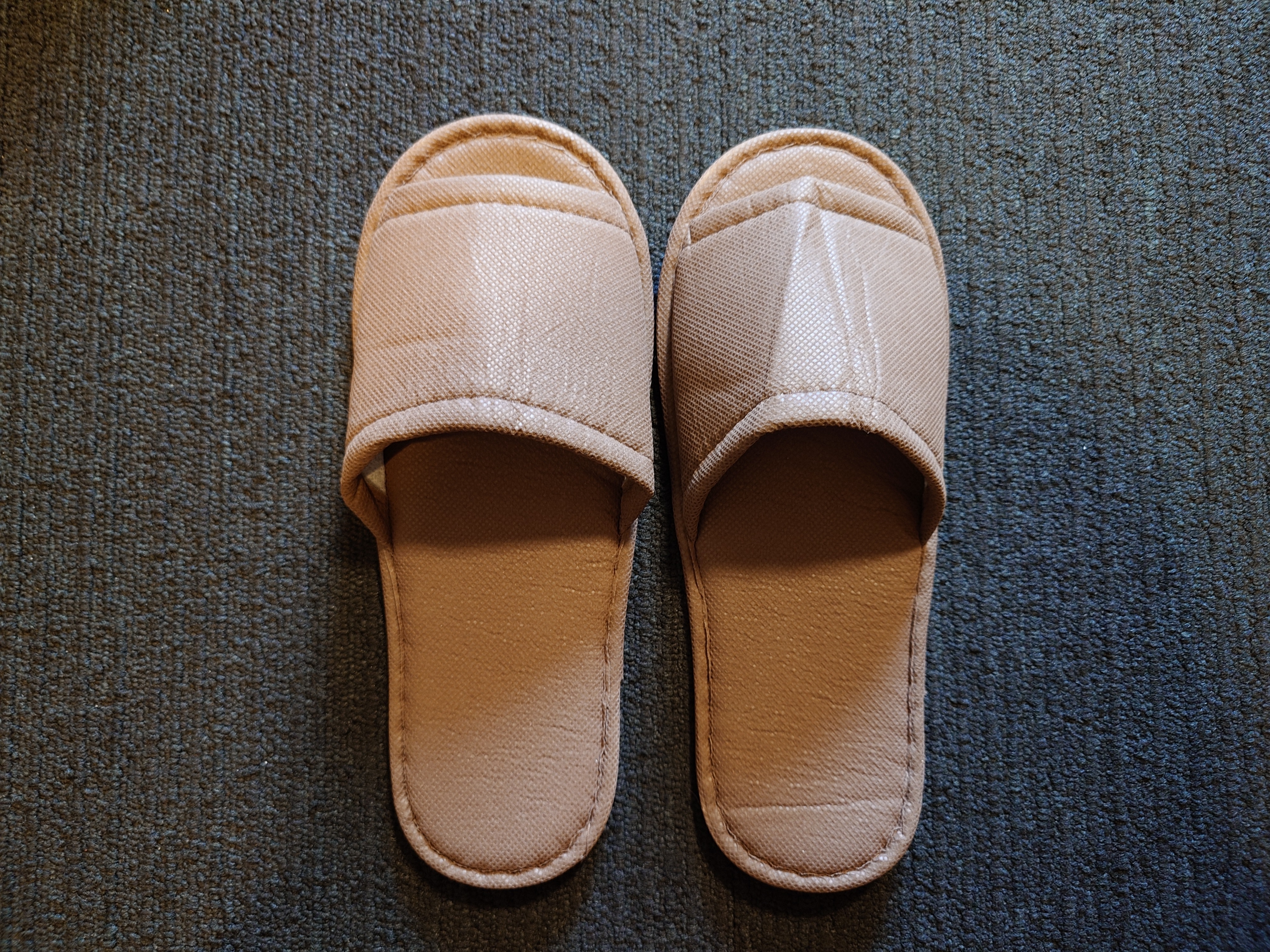 客室設置紙スリッパ