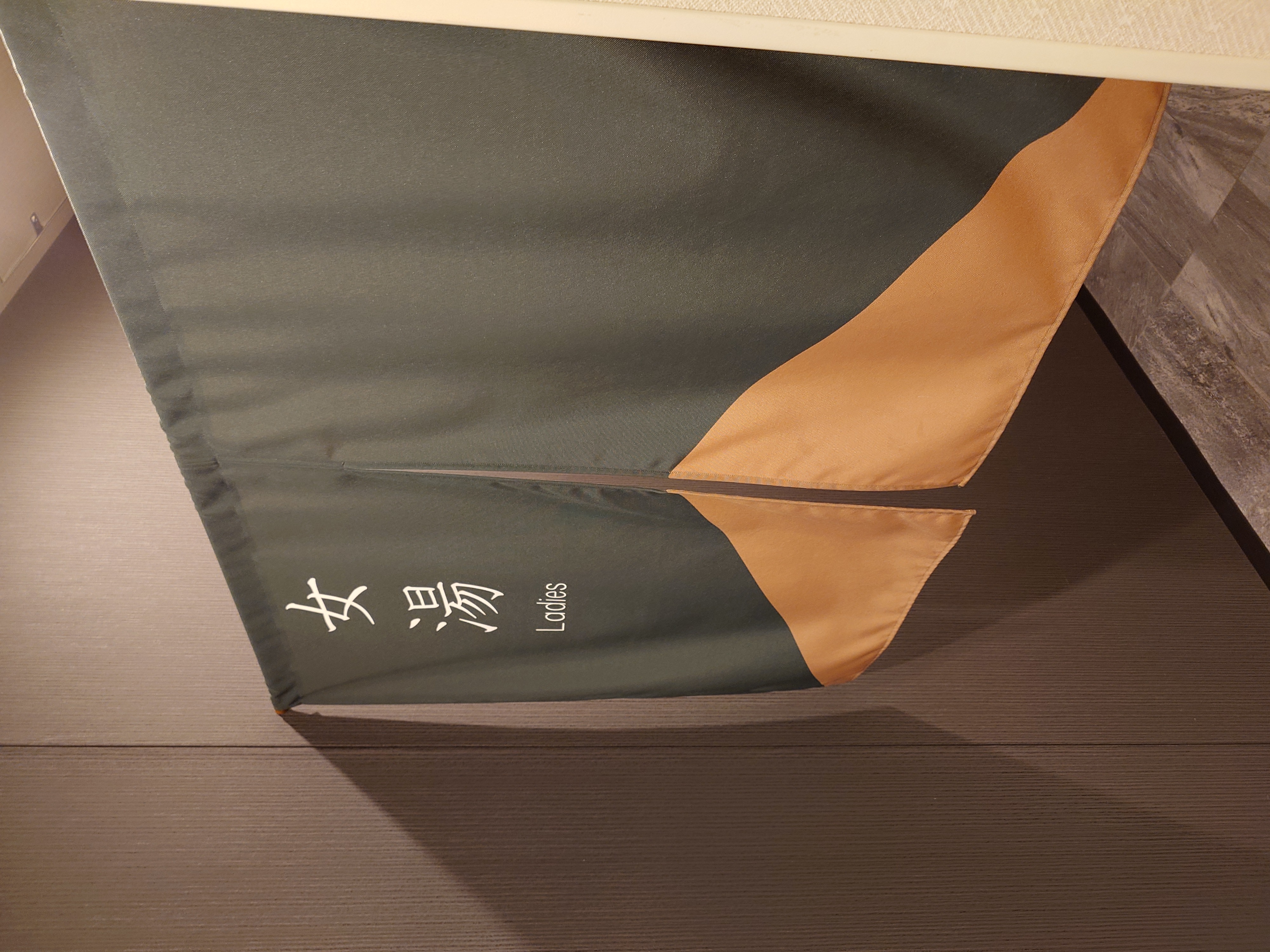 女性大浴場　暖簾