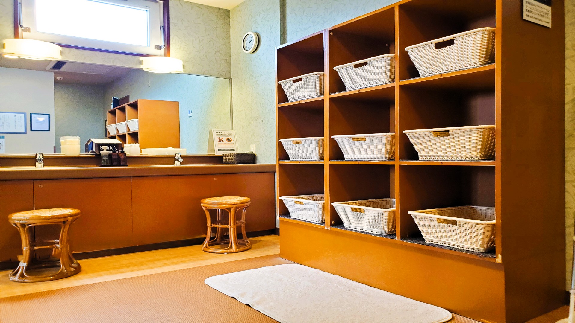 男性大浴場脱衣所