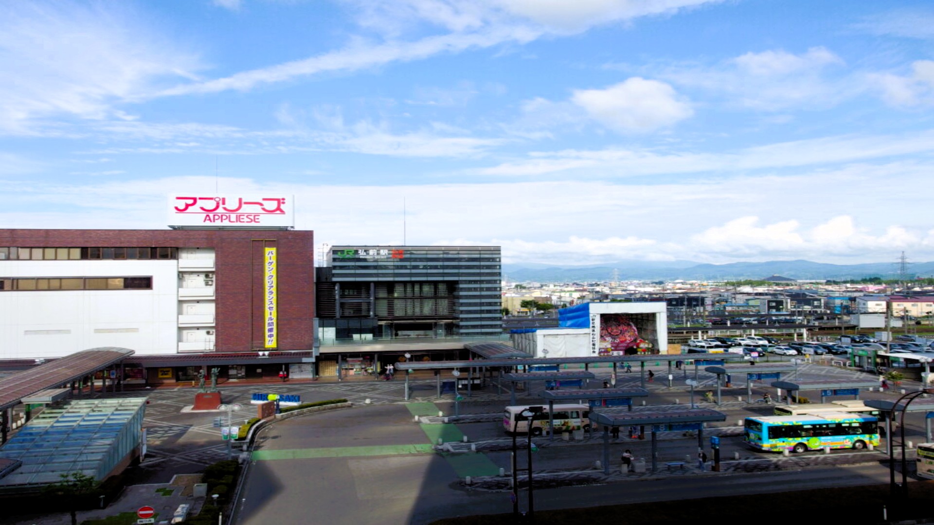 駅側の部屋からの景色(昼）
