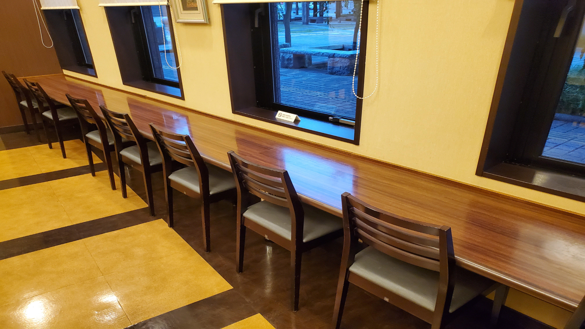 朝食レストラン　カウンター席