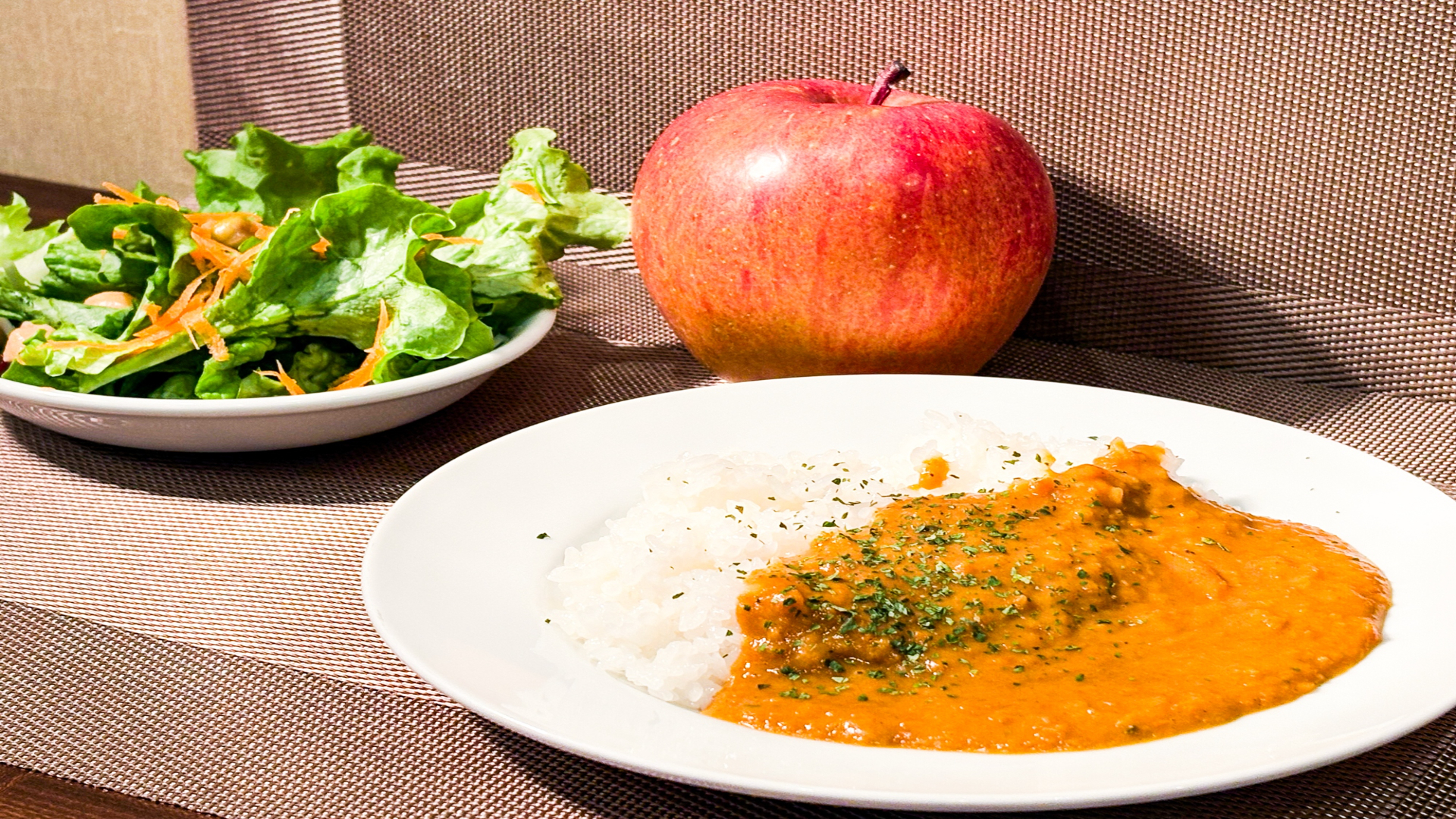 【すりおろしリンゴカレー】当館自慢のオリジナルメニュー!