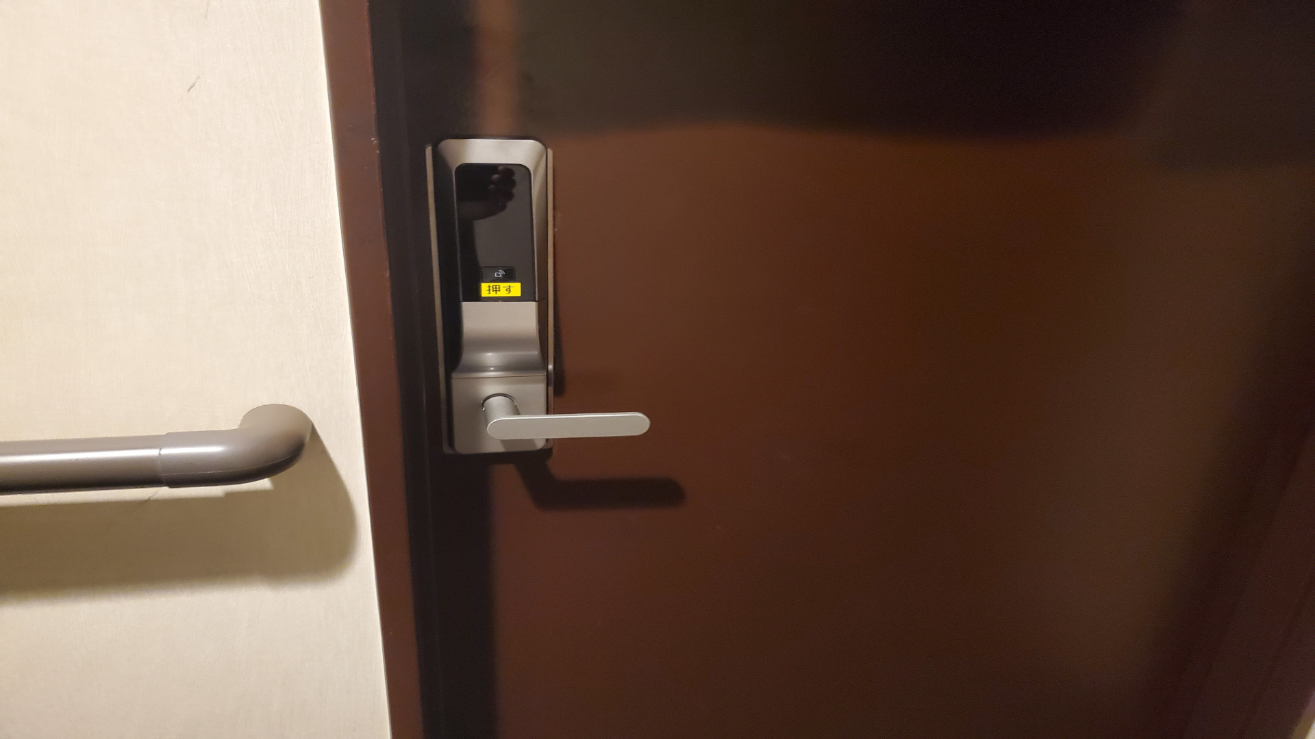 女性大浴場は施錠されています。　パスワードはチェックイン時女性のお客様へ直接お渡し致します。