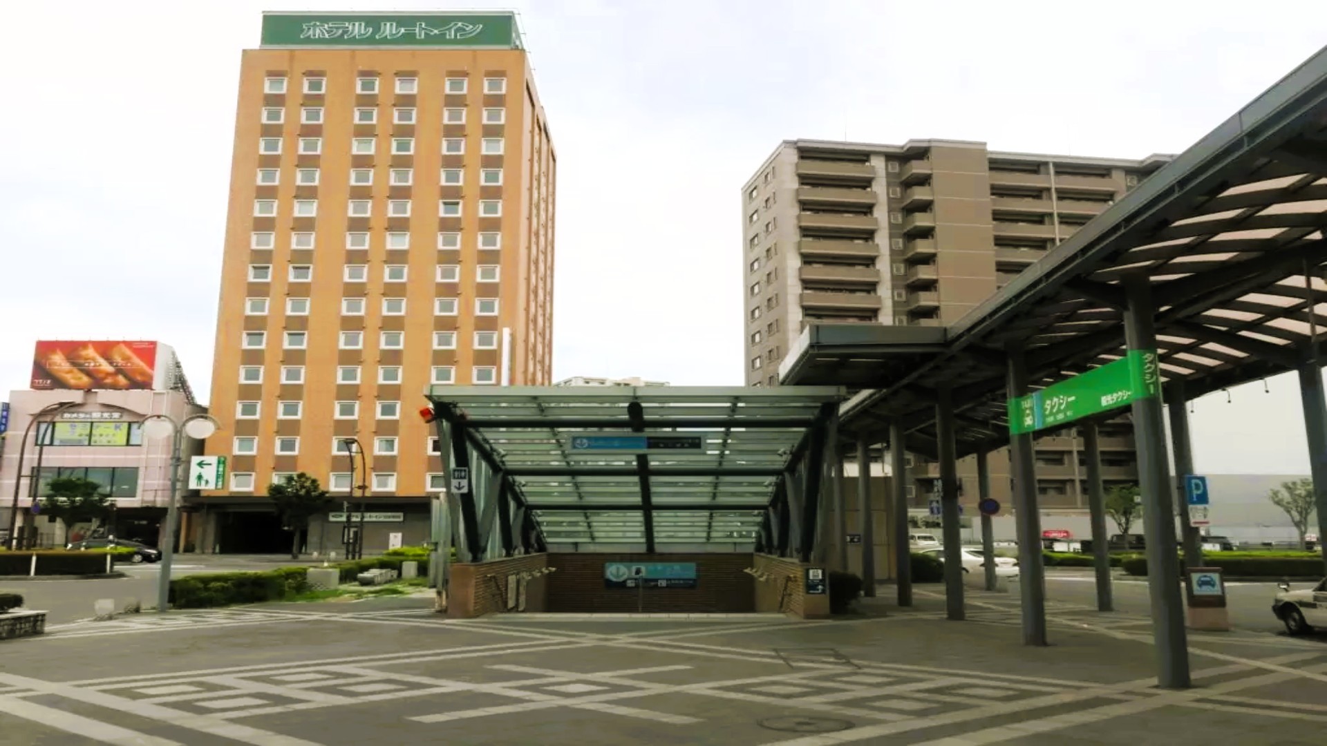 当館横直通の地下道