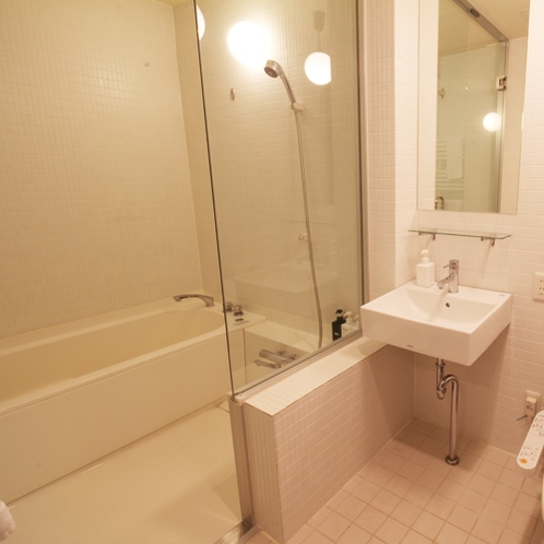 *3ベッドルームデラックスまたはプレミアム室内一例／バスタブ付のバスルーム。