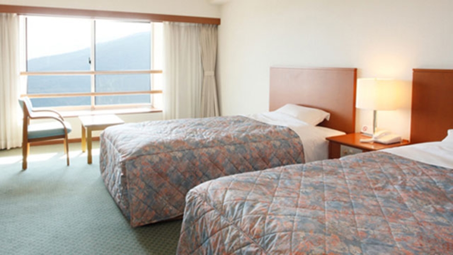 露天風呂付きの「大釈の湯」が近く雫石の田園風景を見渡す【西館展望側】洋室ツイントイレ・洗面