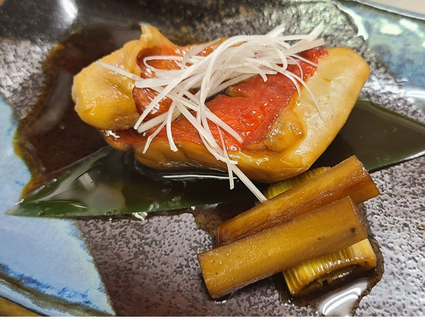 一人旅を歓迎！【プレミアムプランC＝個室食事室】金目鯛の煮付けとアワビの酒蒸し・伊勢海老1匹・お刺身