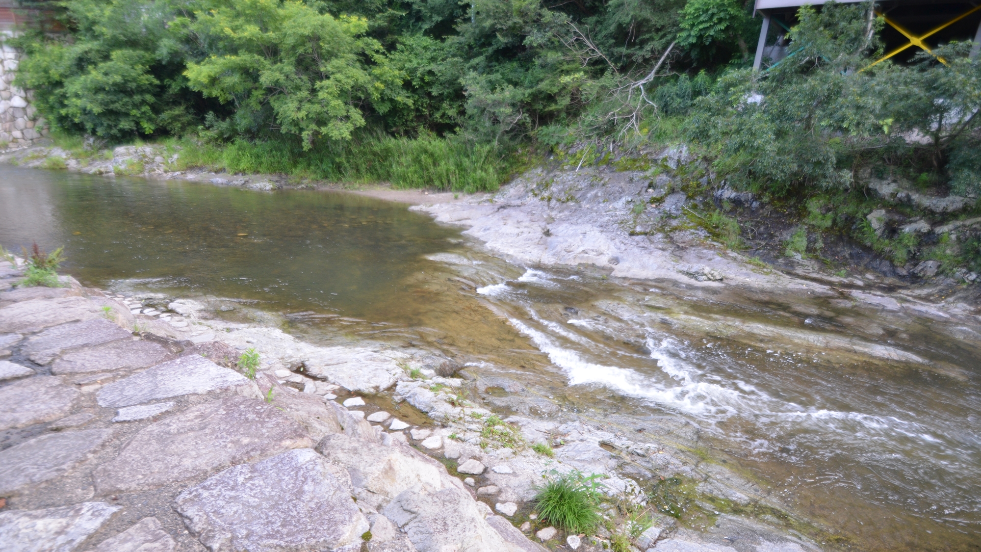 *【道の駅しおのえ】すぐそばの川では、夏には川遊びができます。