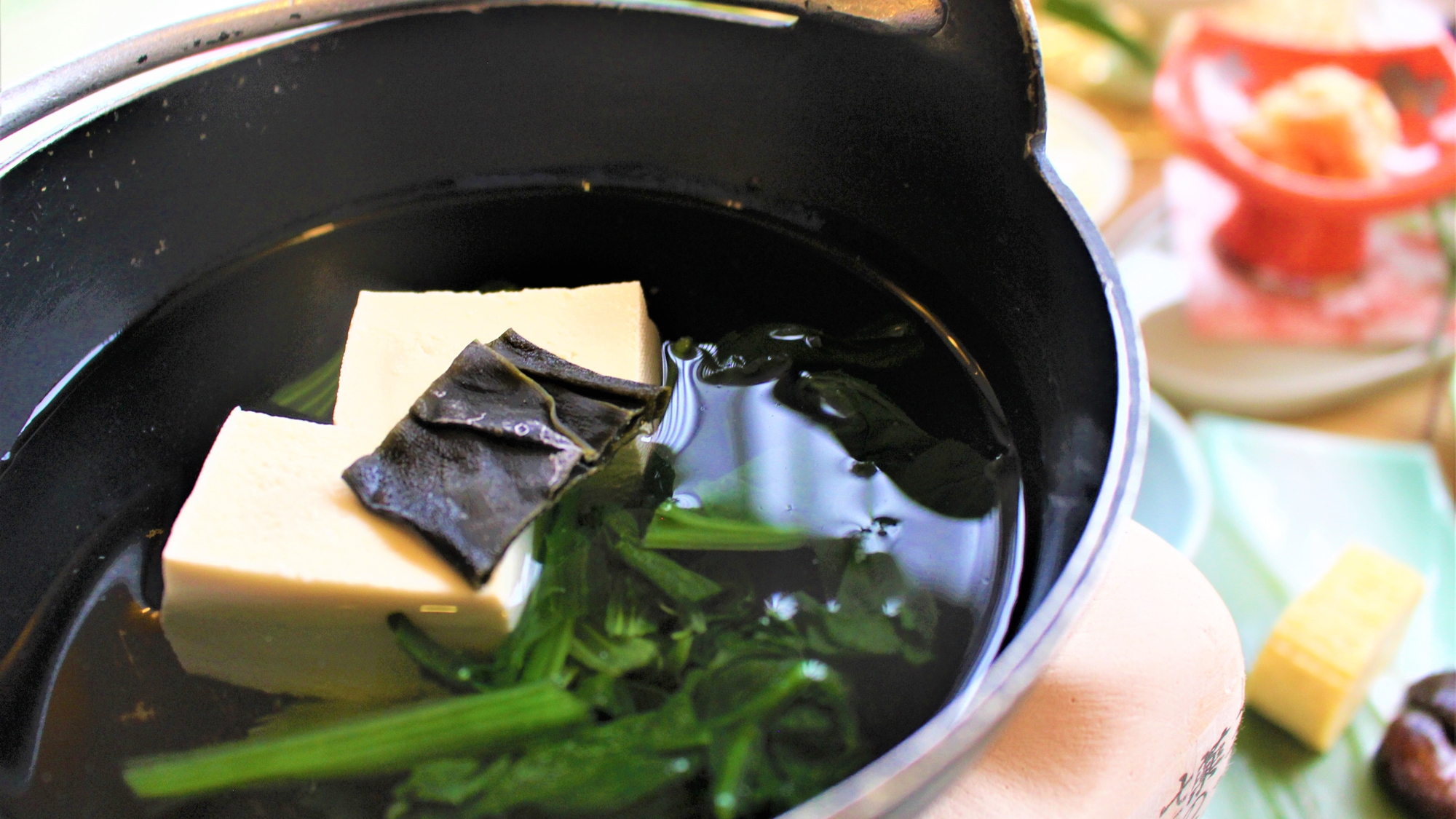 *朝食一例/小鍋であたためる湯豆腐。朝から温かいものを食べてほっこり。