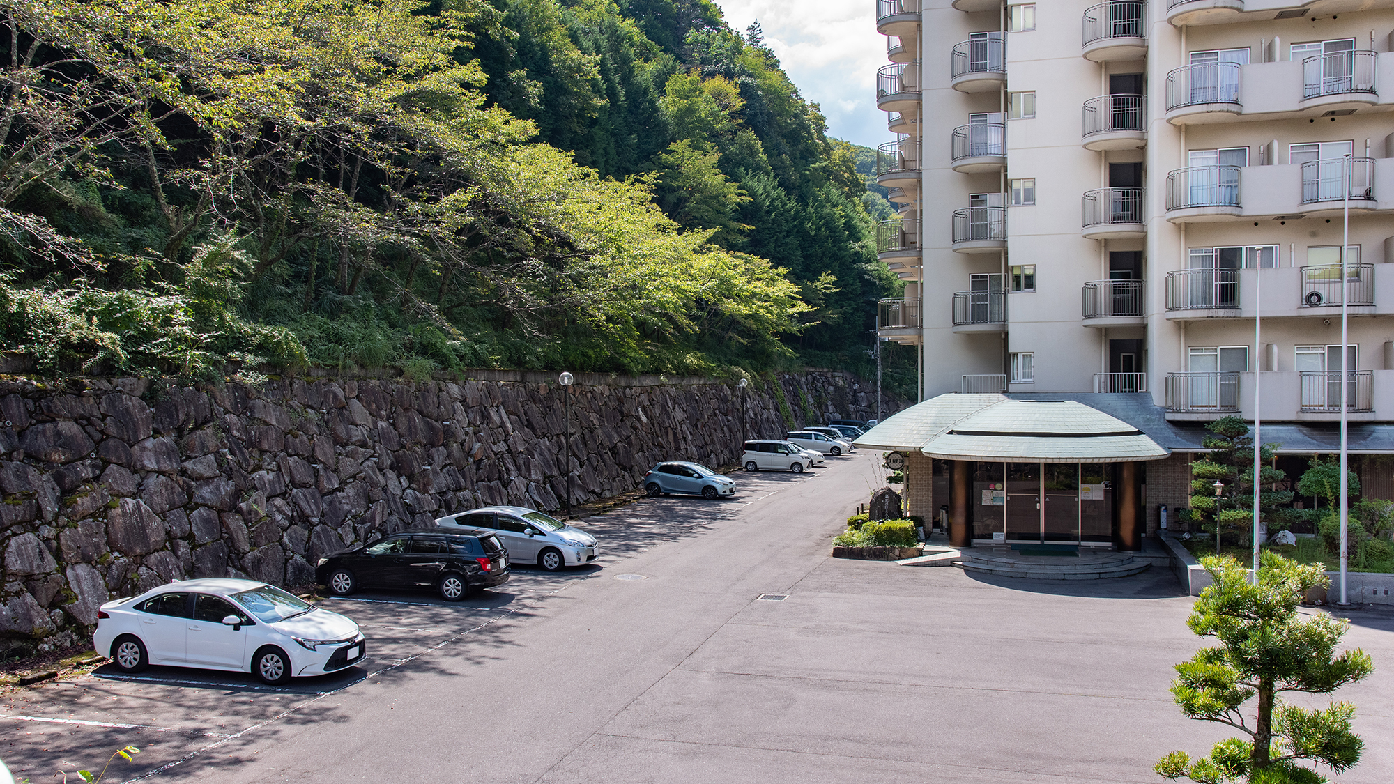 *施設設備　駐車場