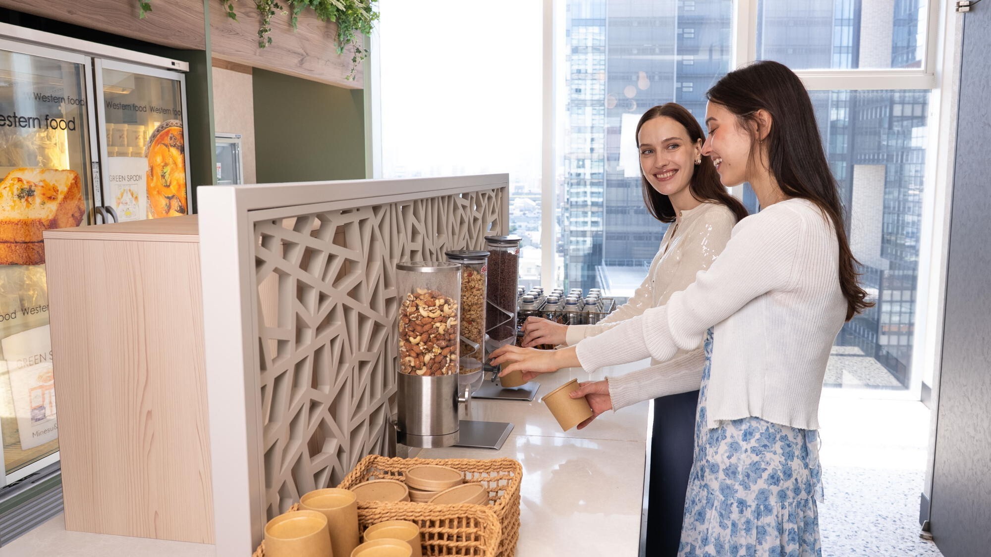 和、洋食いずれもシリアル、ドリップコーヒー、ミネラルウォーターが付きます