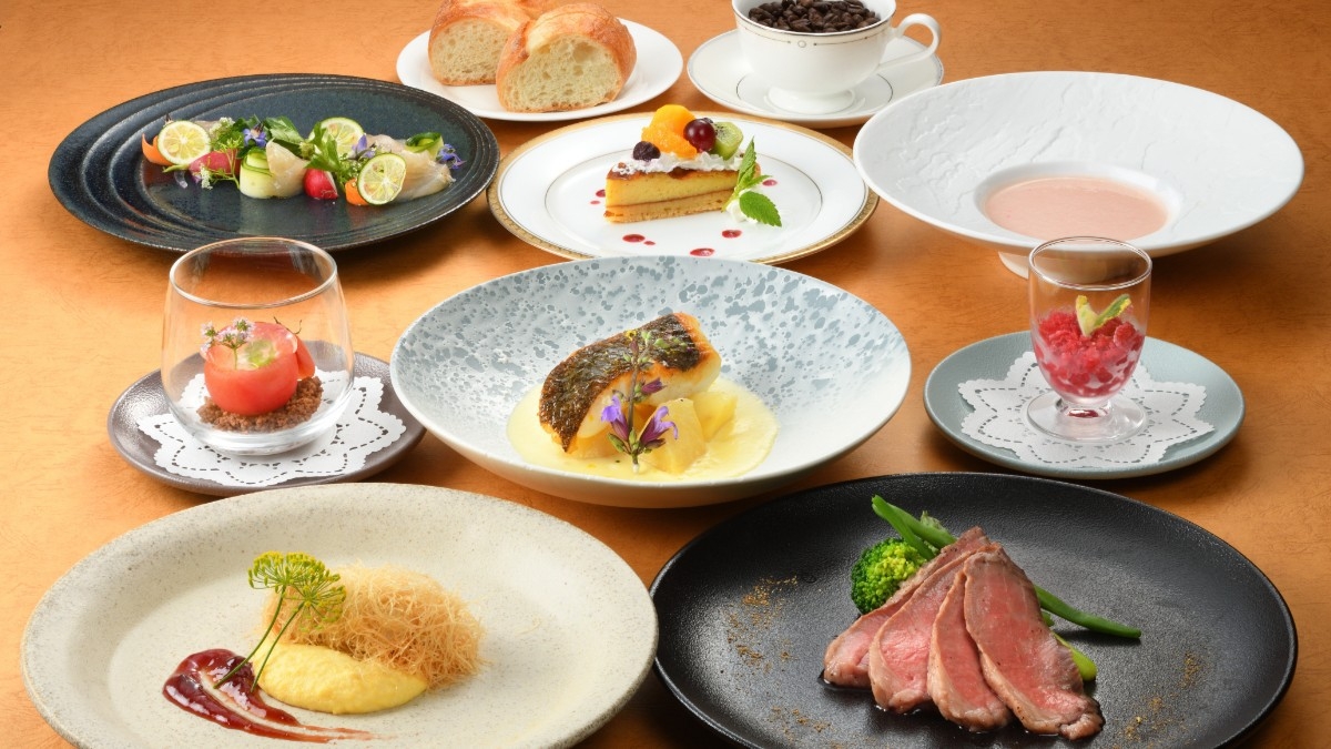 【ピッチを眺めながら食事を愉しむ♪】洋食コース付プラン＜夕朝食付＞