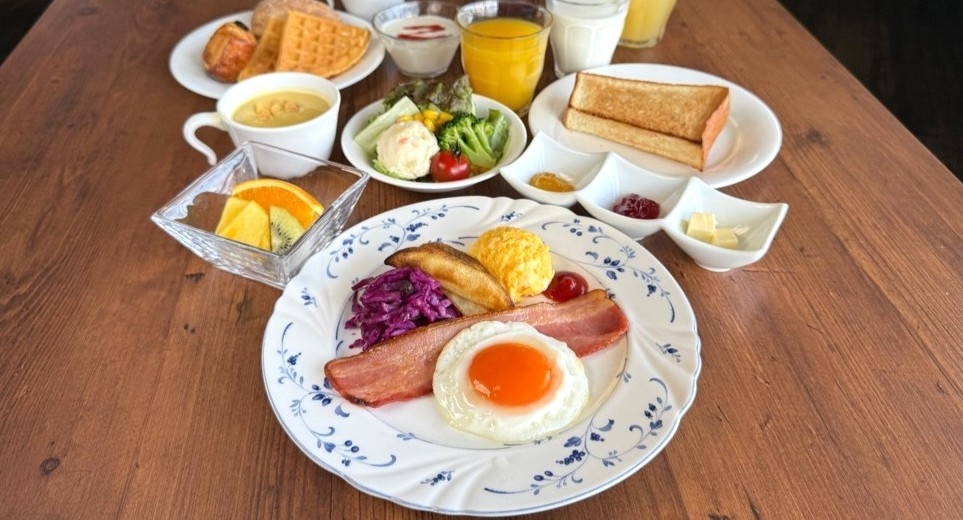 《四季料理・悠　厳選食材使用7，700円季節の会席コース》と 朝食付プラン【1泊2食付】