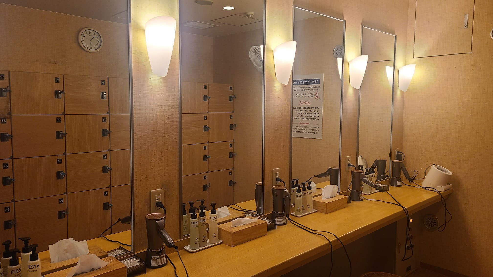 大浴場・パウダーコーナー（男性）