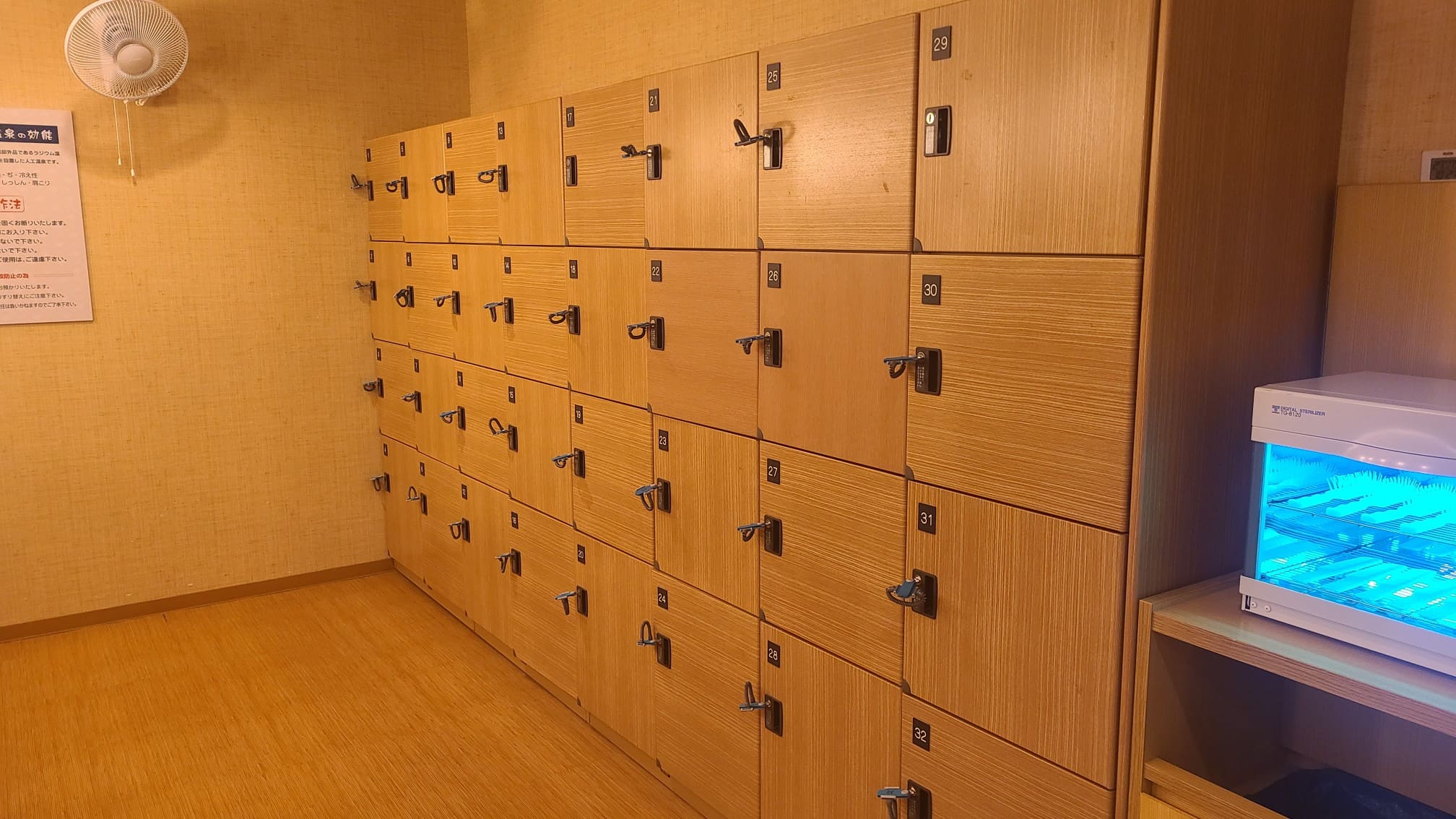 大浴場・ロッカー（男性）