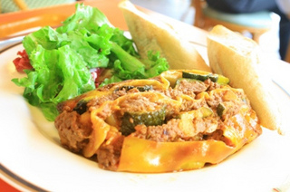 サクラカフェ ランチ（平日は世界のランチが楽しめます）