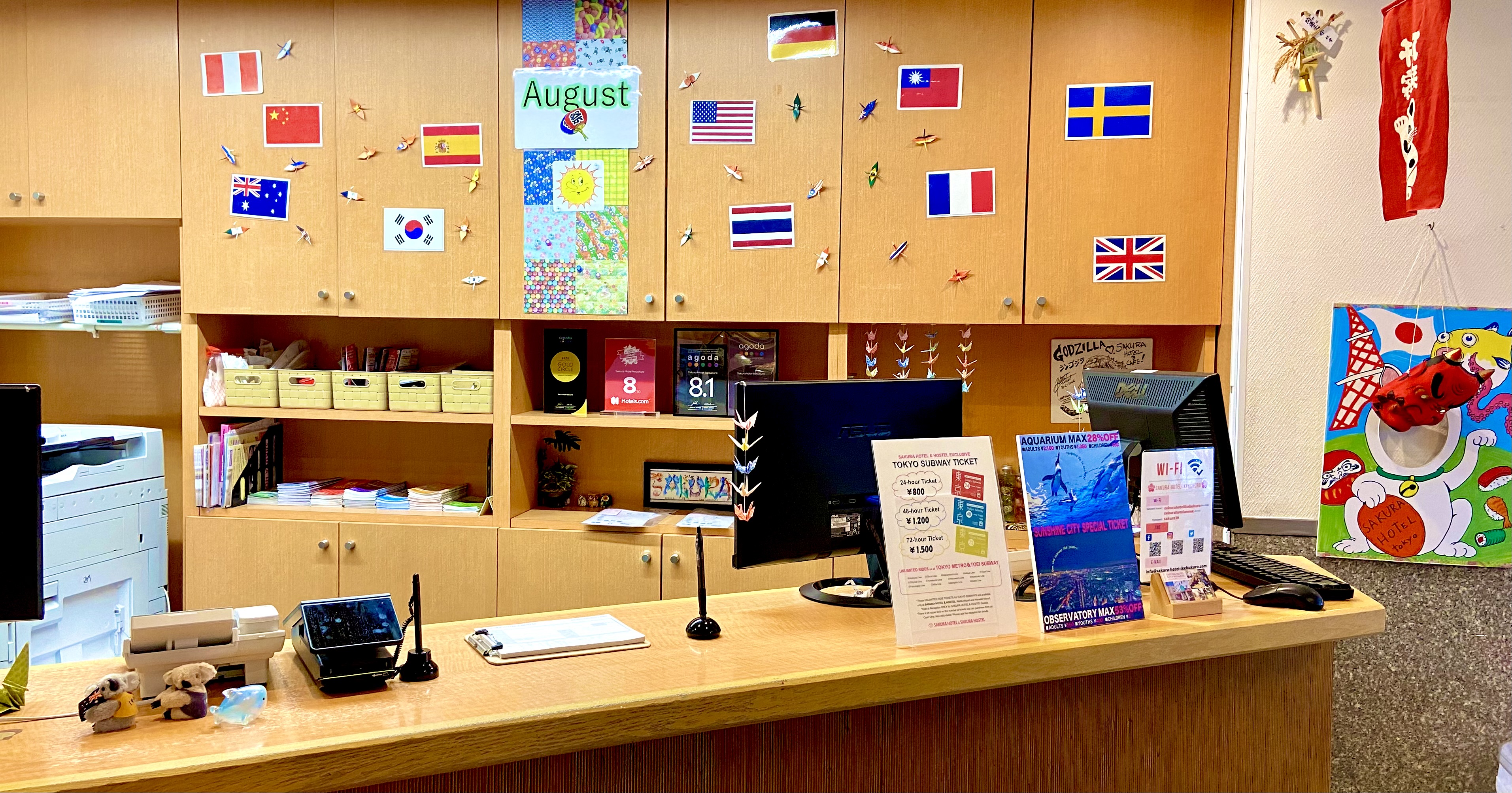 ホテル本館　フロント