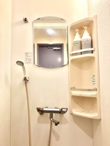 24時間共有シャワー　Shared bath room (24 hours open)