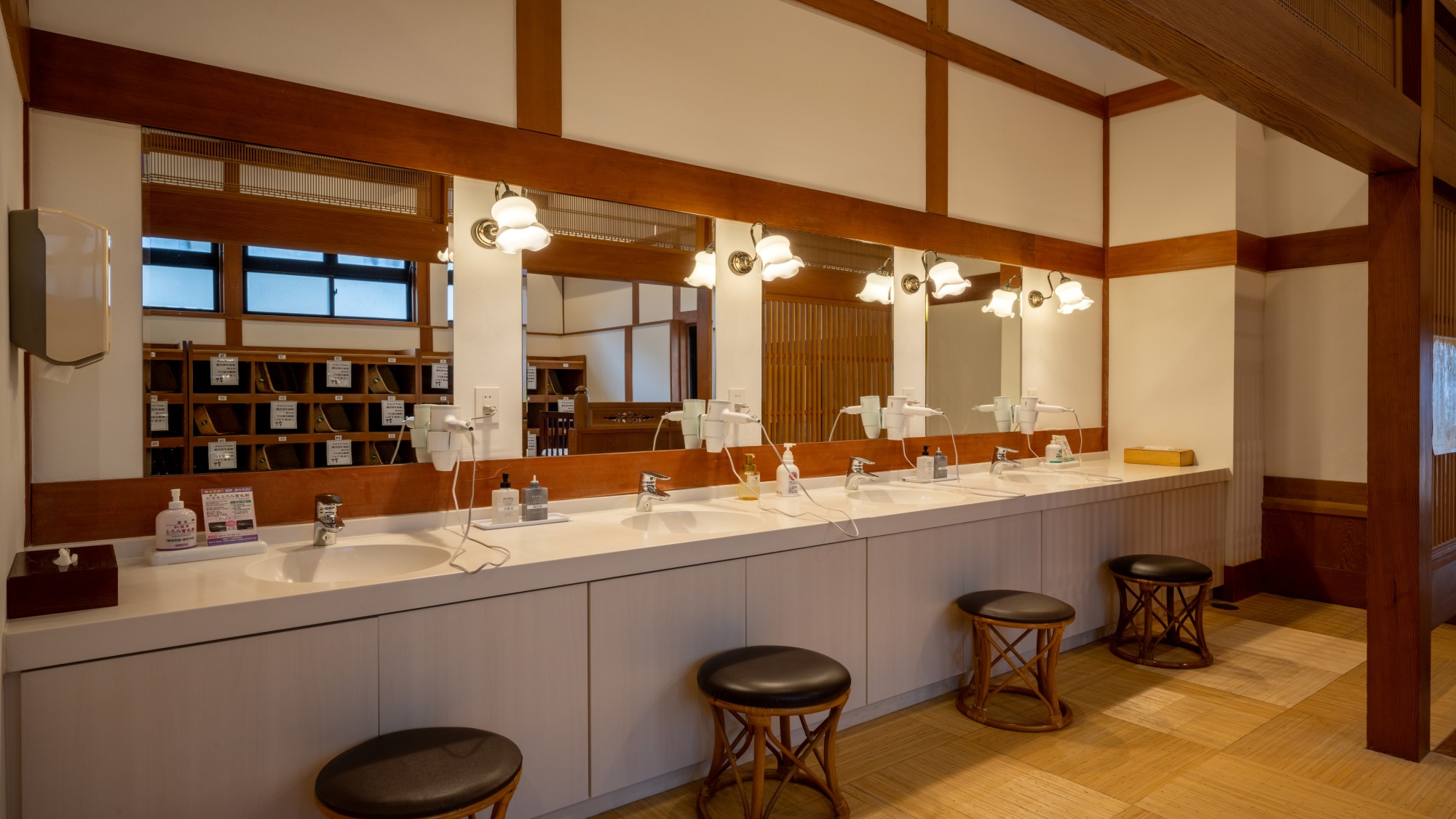 大浴場「とよさわ乃湯」脱衣スペース