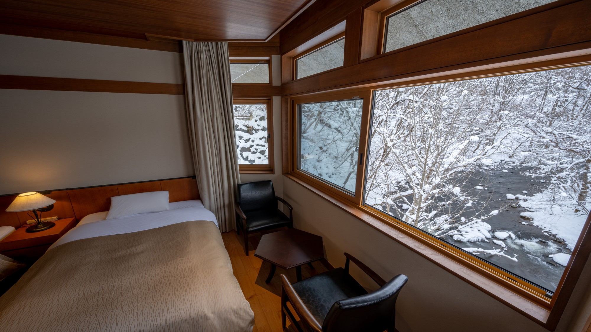 2020年ＯＰＥＮ新客室2階川側風景