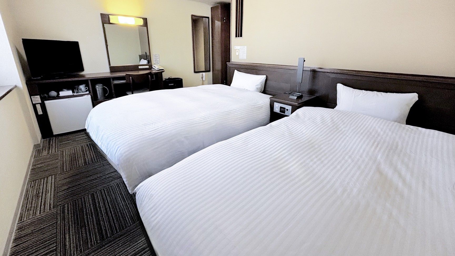 禁煙ツインルーム◆ベッド幅120cm/Wi-Fi完備