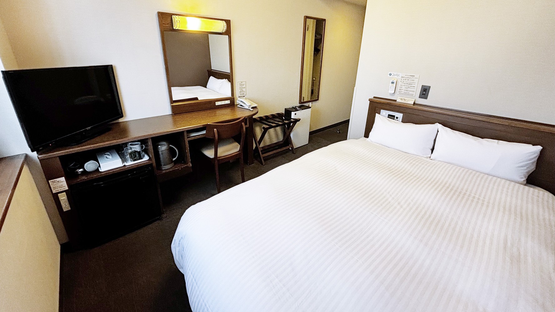 禁煙セミダブルルーム◆ベッド幅140cm/Wi-Fi完備