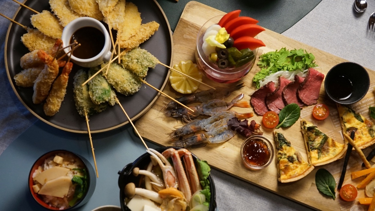 【１棟貸切パーティー】みんなで揚げる串カツと選べるメイン「牛ロース陶板焼 or 旬の小鍋」＜2食付＞
