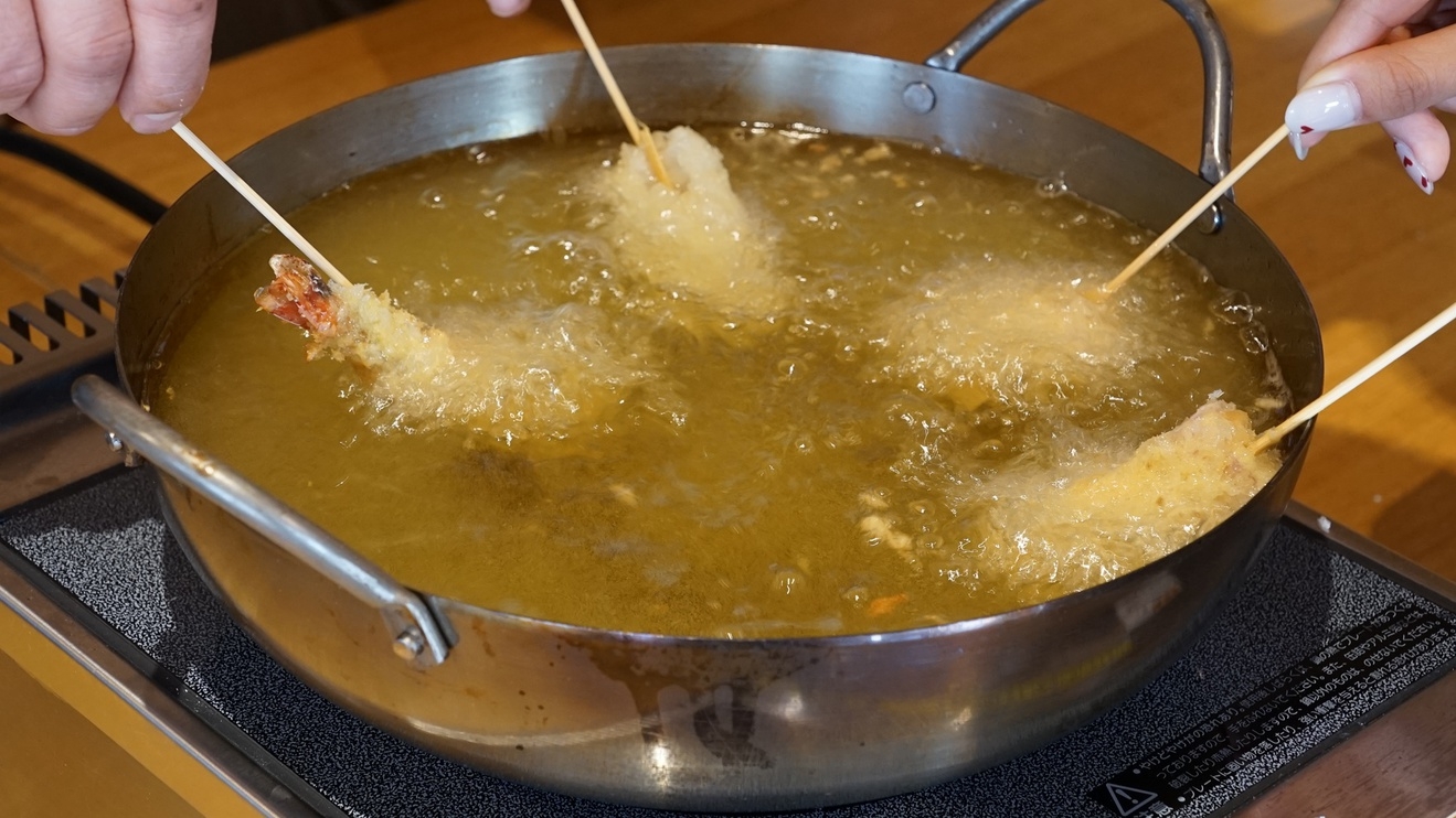 【１棟貸切パーティー】みんなで揚げる串カツと選べるメイン「牛ロース陶板焼 or 旬の小鍋」＜2食付＞
