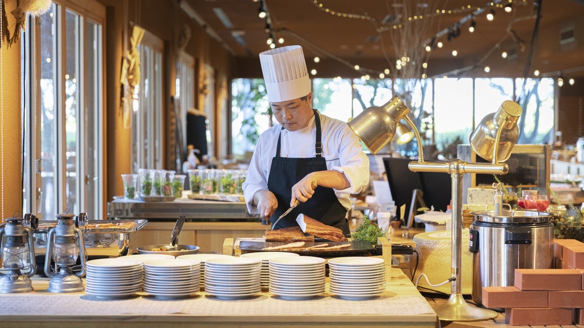 【平日限定あじさいフェア】初夏のあじさい散策！選べるメイン5種＆ハーフビュッフェランチ＜朝食昼食付＞