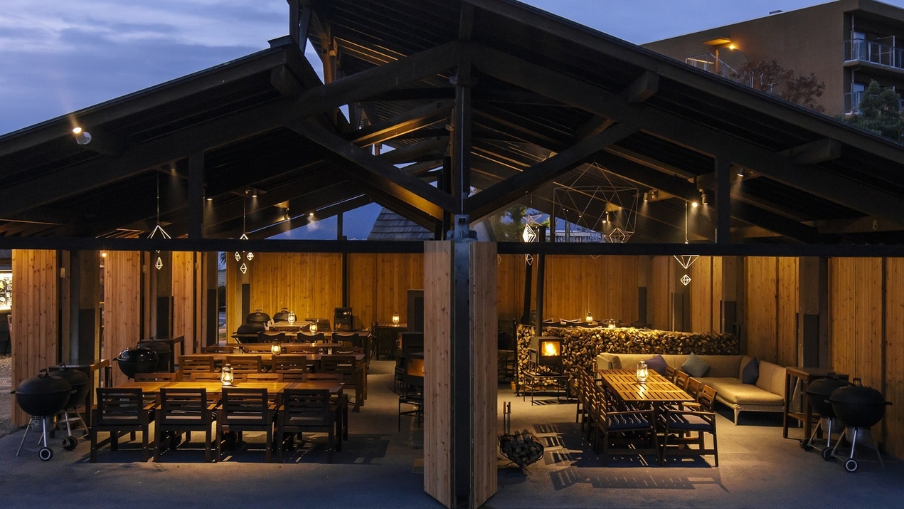 【冬BBQ】薪焼きあったか！牛ステーキや海鮮プロシェットなど。弾ける音と香りで食欲そそるBBQ