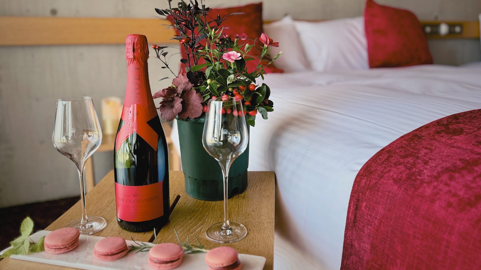 【特別ルーム】モエ・アンぺリアルと赤で祝う特別プラン　〜SHARE THE LOVE STAY〜