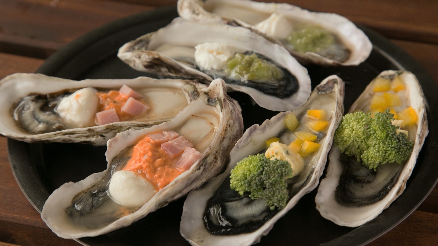 【冬BBQ】薪焼きあったか！牛ステーキや海鮮プロシェットなど。弾ける音と香りで食欲そそるBBQ