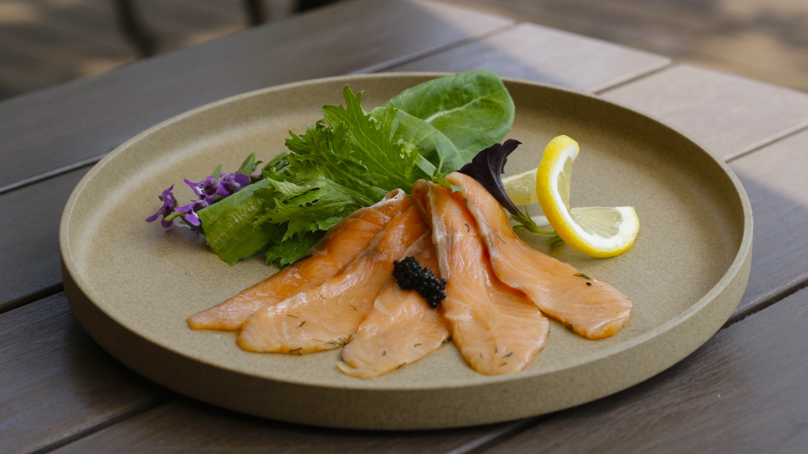 *【プリフィックスコース】自家製サーモンマリネと大阪野菜の庭園風サラダ仕立て