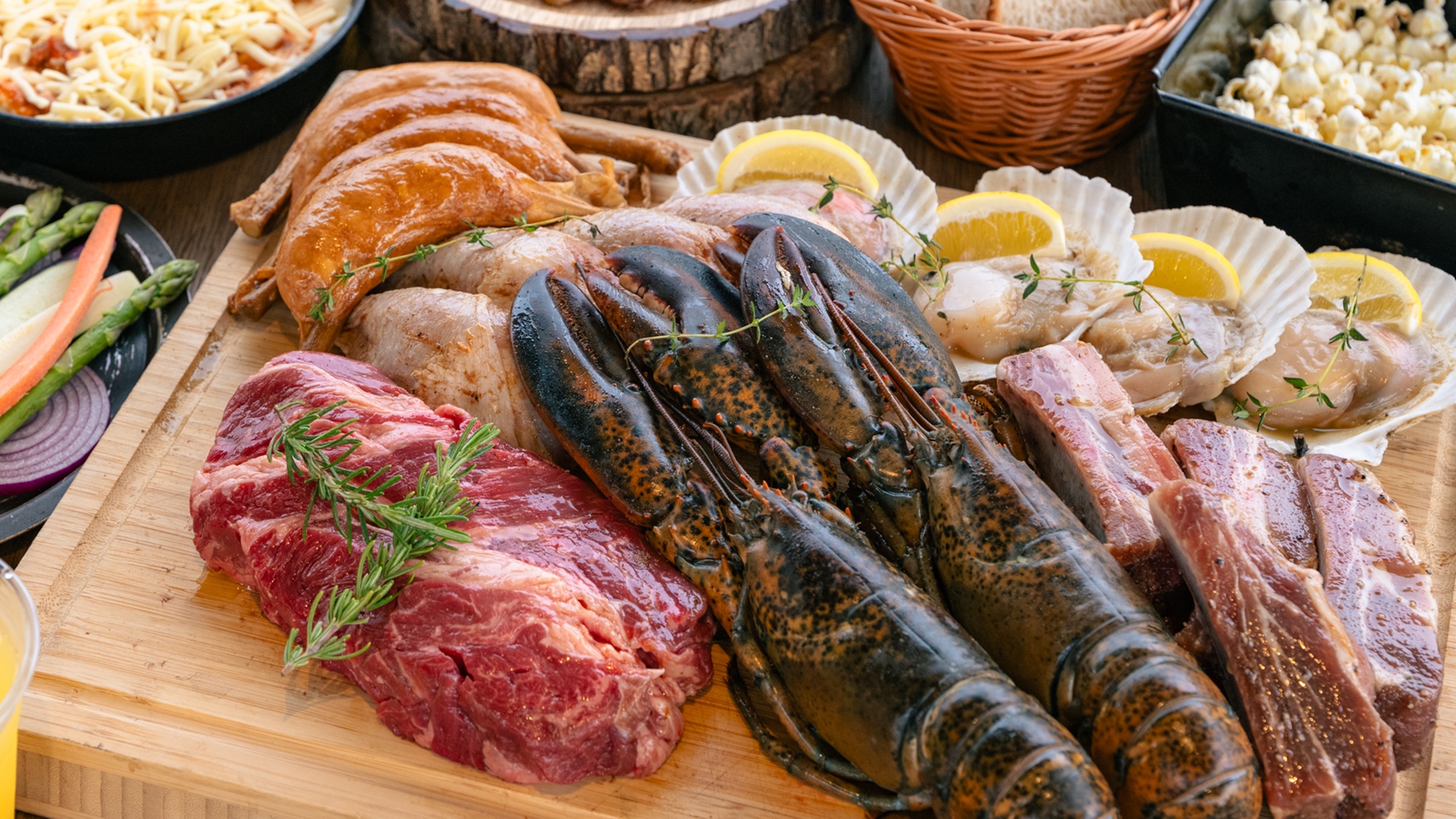 *【サーフ＆ターフBBQ】海と陸にちなんだ代表的な素材を合わせた欲張りメニュー