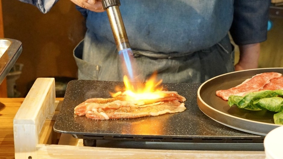 *土日祝限定あじさいビュッフェで神戸牛の焼きしゃぶを目の前で仕上げる実演ビュッフェ