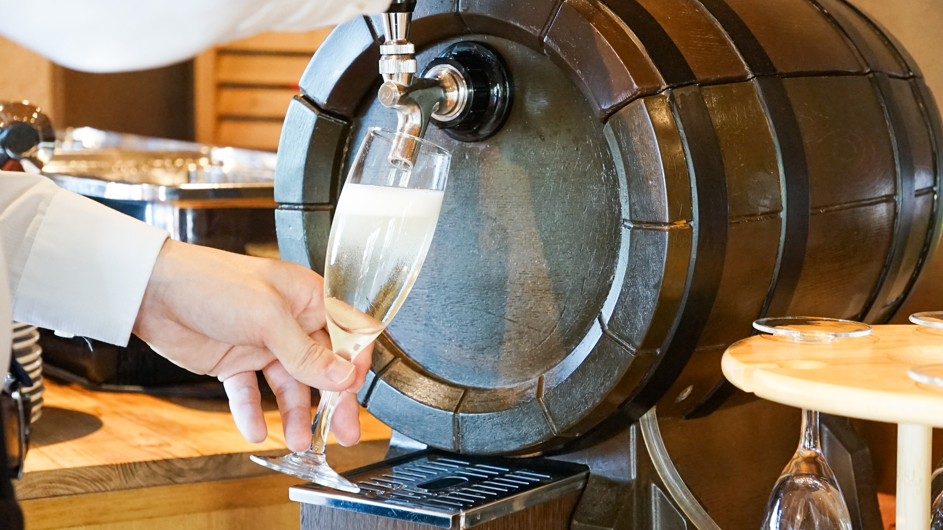 *【ご朝食】2026年6月～8月：スパークリングワインが飲み放題。