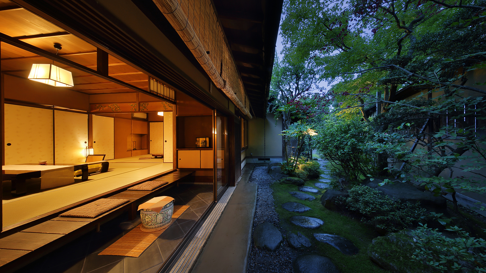 離れ「離塵境」　主室＋次の間＋縁側＋温泉半露天風呂