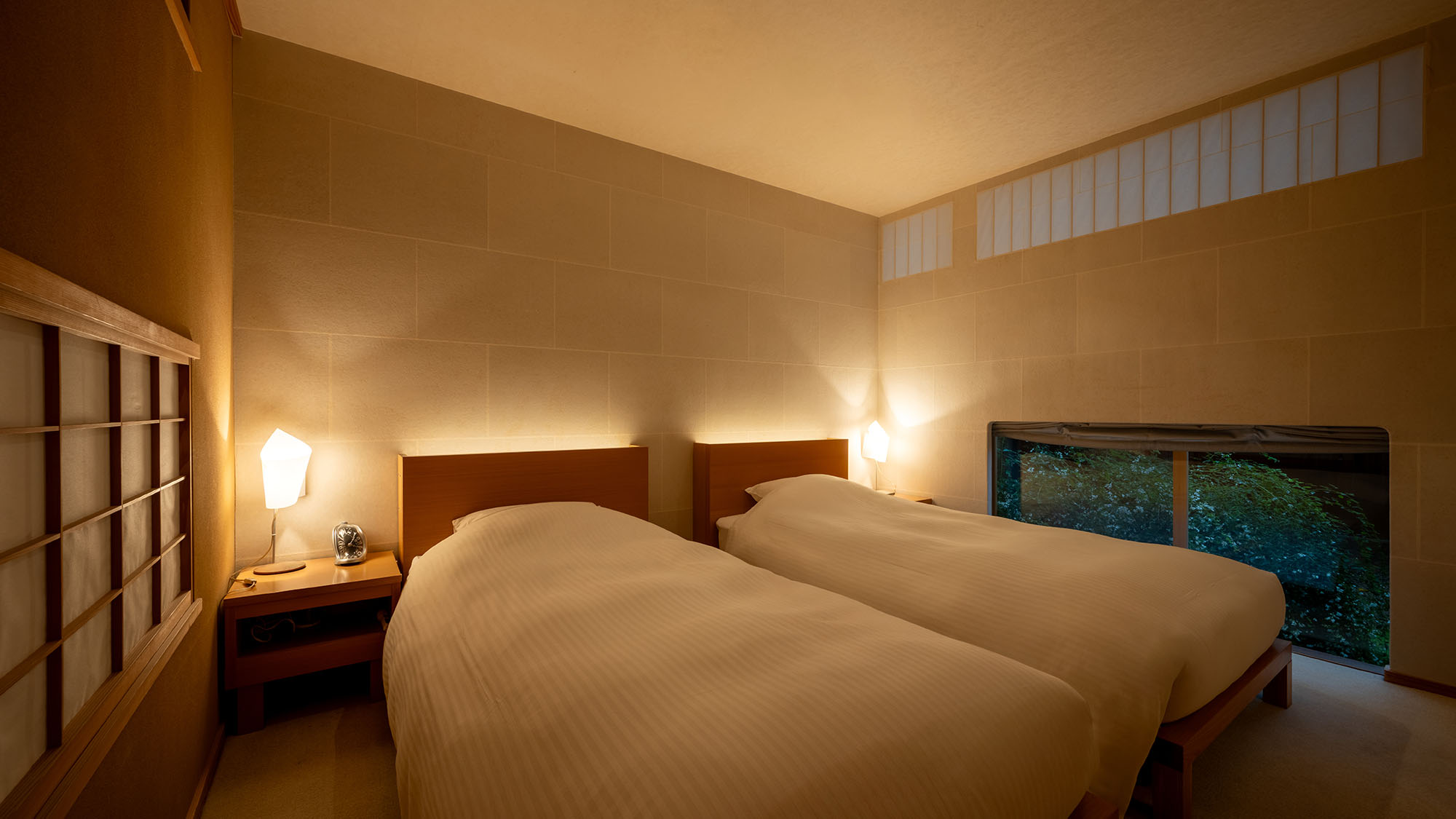 【東亭和スイート-温泉半露天風呂タイプ】ベッドルーム