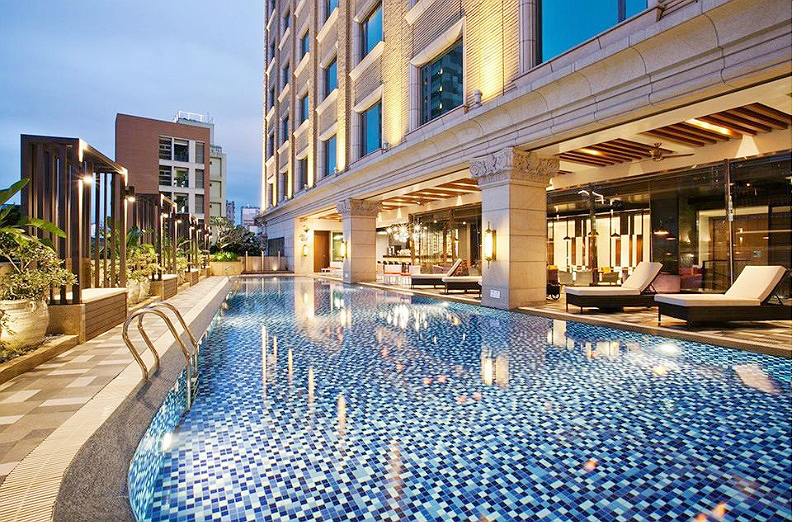 スイミングプール