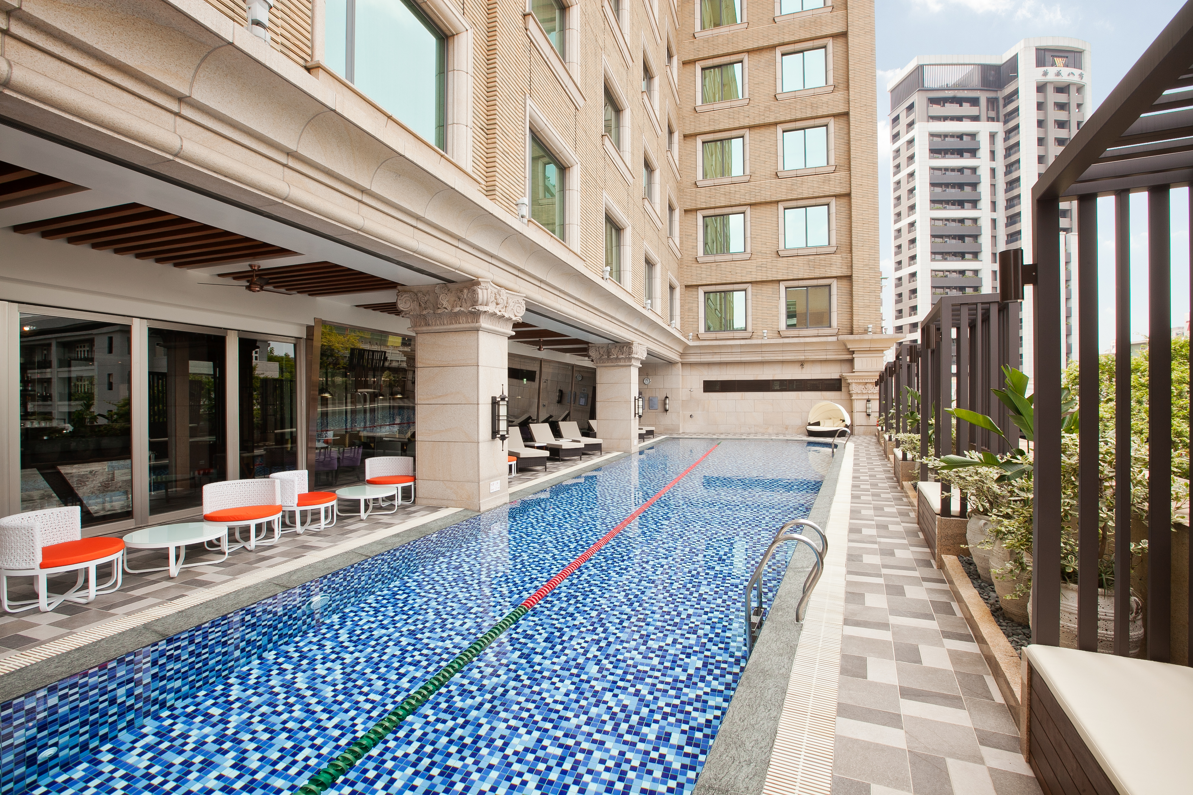 スイミングプール