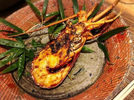 【伊勢エビの鬼殻焼き】スタンダードの金目鯛煮付け＆舟盛りプランに伊勢エビが追加！！
