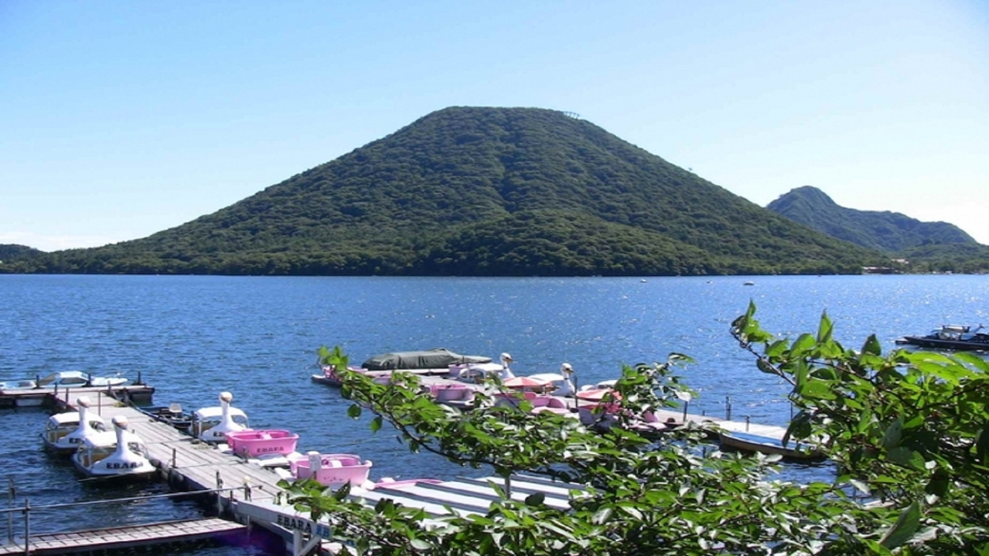 青く透き通った「榛名湖(はるなこ)」☆彡夏はボートも楽しいです