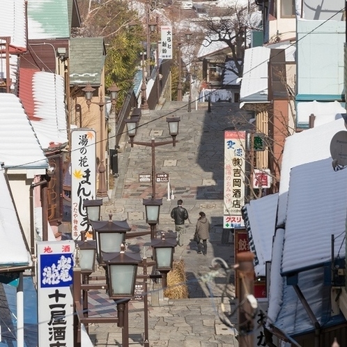 当館4階から石段街までは徒歩5分足らず