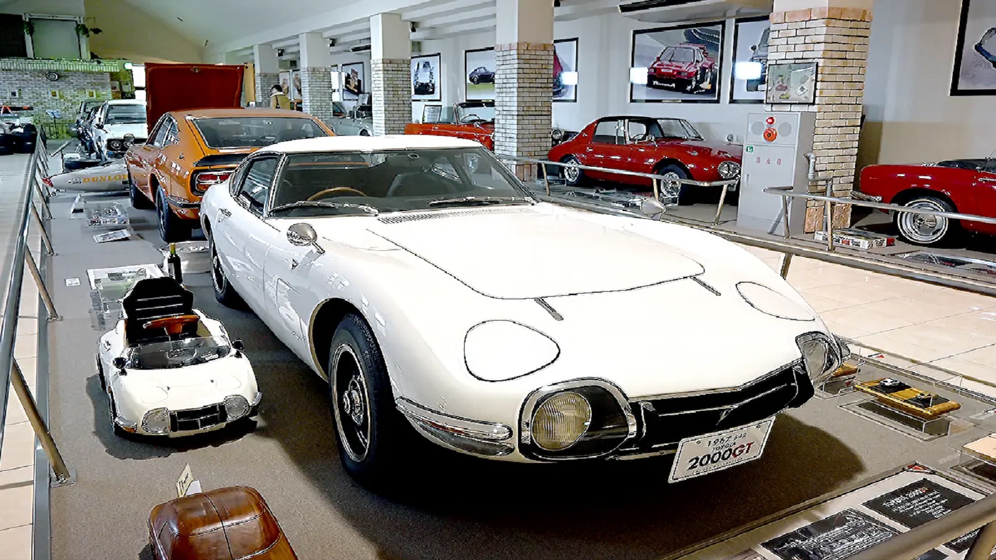 昭和を駆け抜けた往年の名車95台を展示　おもちゃと人形自動車博物館