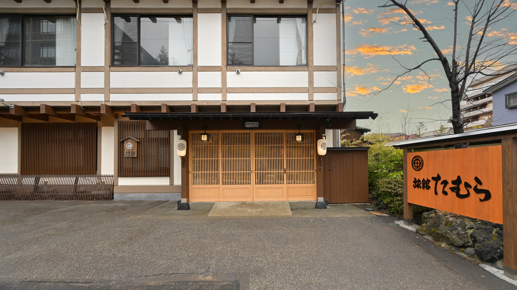 老舗の宿ならではの落ち着いた雰囲気とまさに泉質主義そのままの豊富なお湯を心ゆくまでご堪能ください。